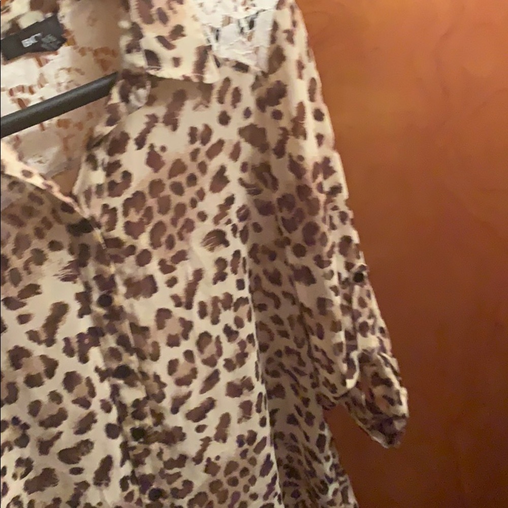 Leopard sheer buttonup - Picture 4 of 5